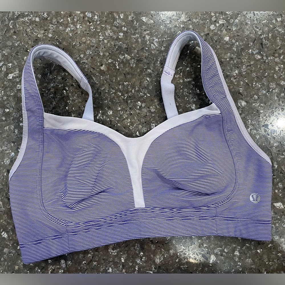 Lululemon Super Support Sports Bra. Great condition, very supportive. Like new.
